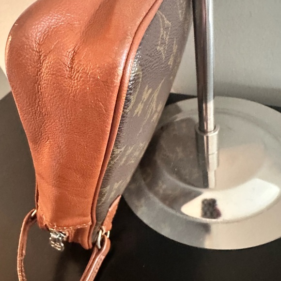 Authentic Louis Vuitton Vintage Monogram Leather Wristlet Pochette Sport Clutch. - Picture 12 of 16